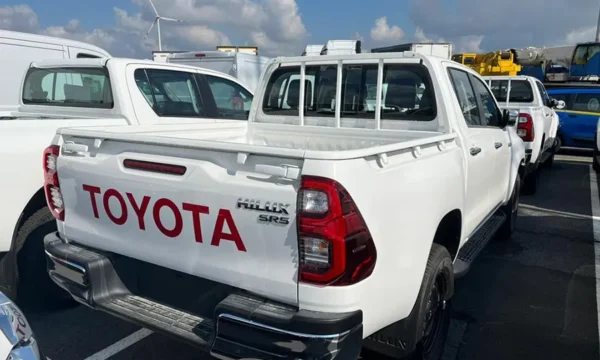 Used TOYOTA Hilux pickup 4x4 - Image 2