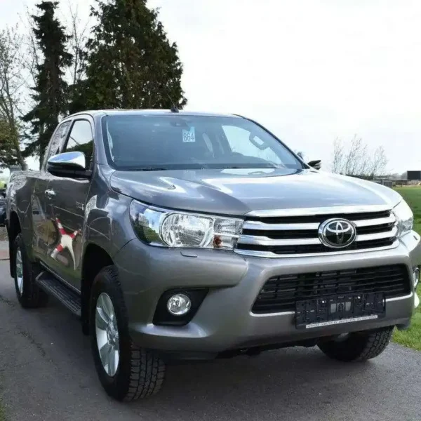 Used TOYOTA Hilux pickup 4x4 - Image 4