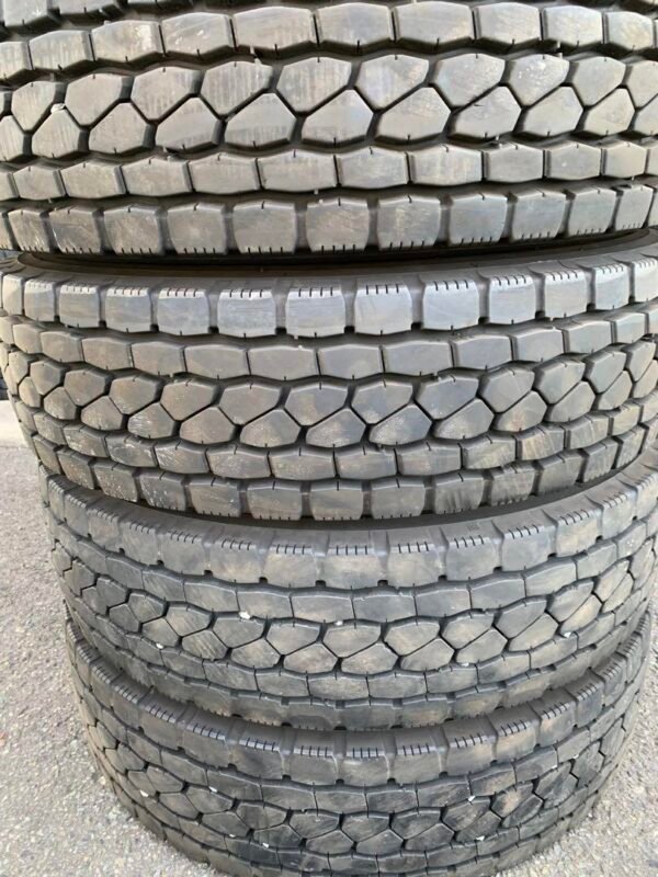 Tire 225/80R17.5 Bridgestone - Image 3