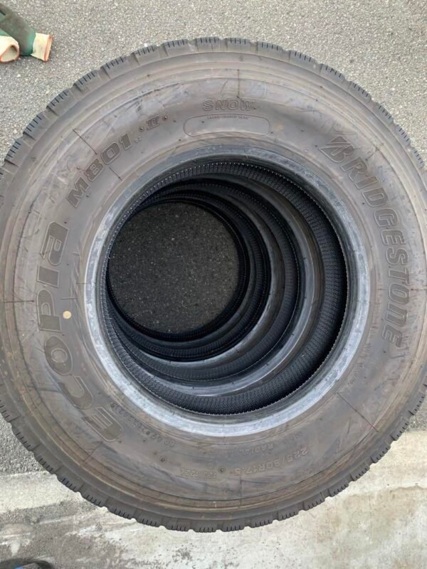 Tire 225/80R17.5 Bridgestone - Image 2